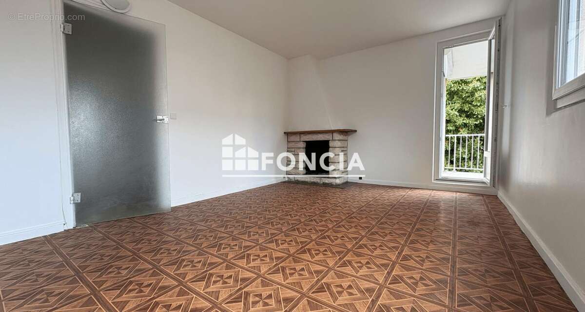 Appartement à MAURECOURT