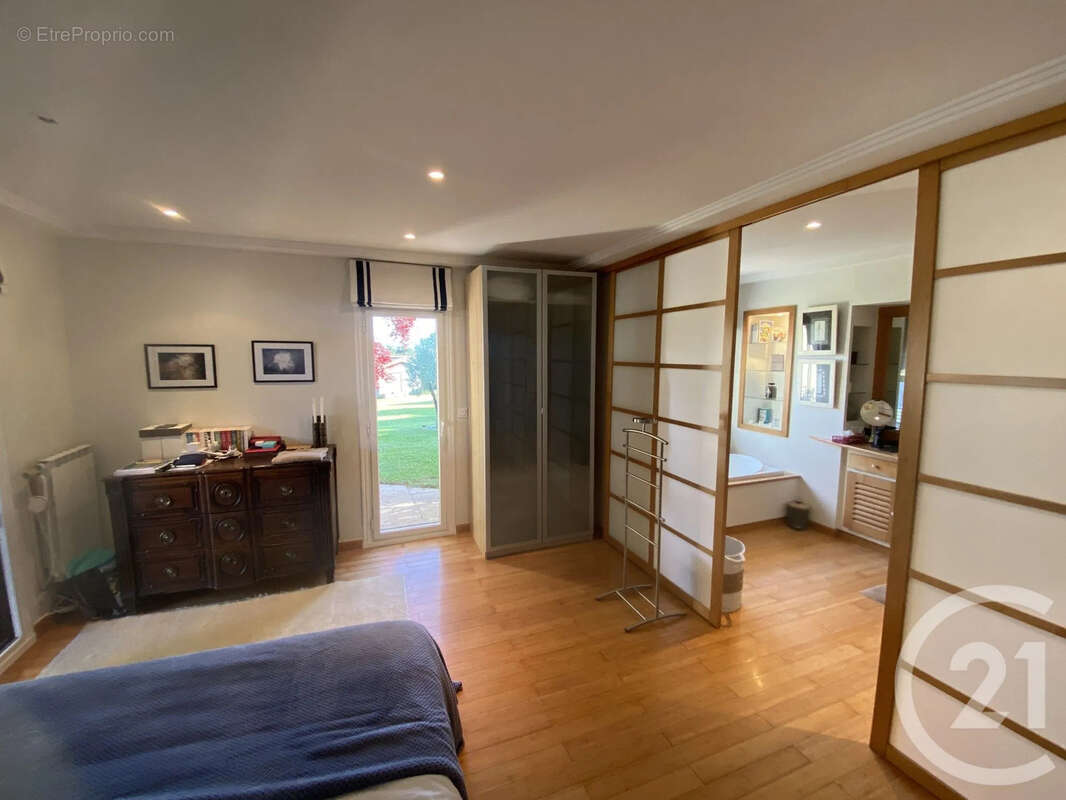 Maison 235 m² à Roiffieux  - photo 16