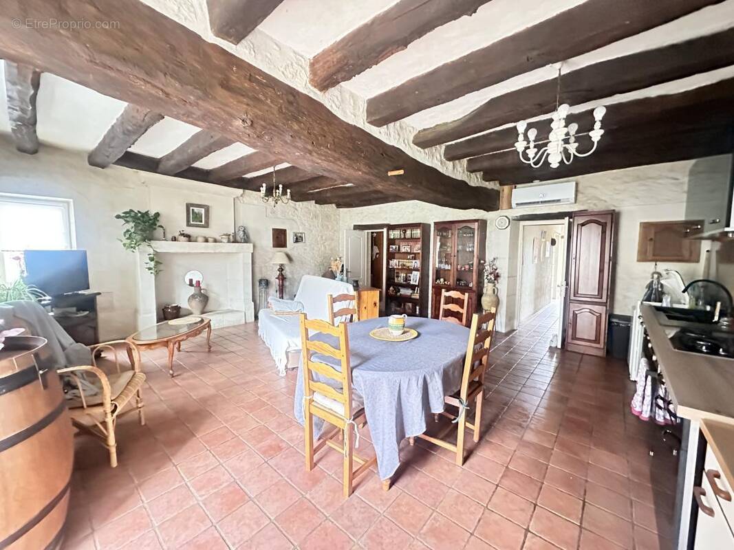Maison à CROUZILLES