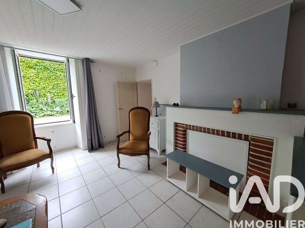 Photo 4 - Maison à CHAILLEVETTE