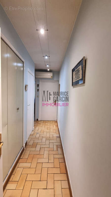 Maison à ENTRAIGUES-SUR-LA-SORGUE