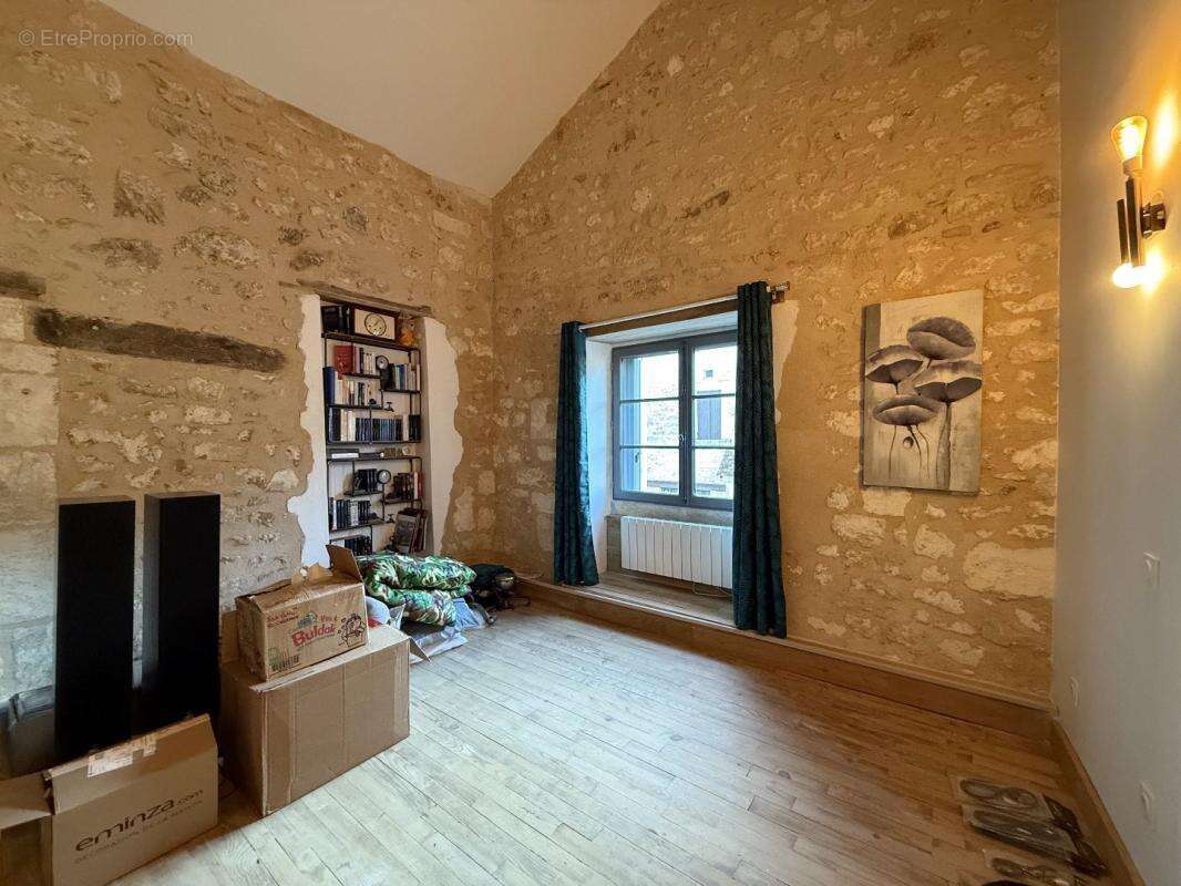 Maison à BOURDEILLES