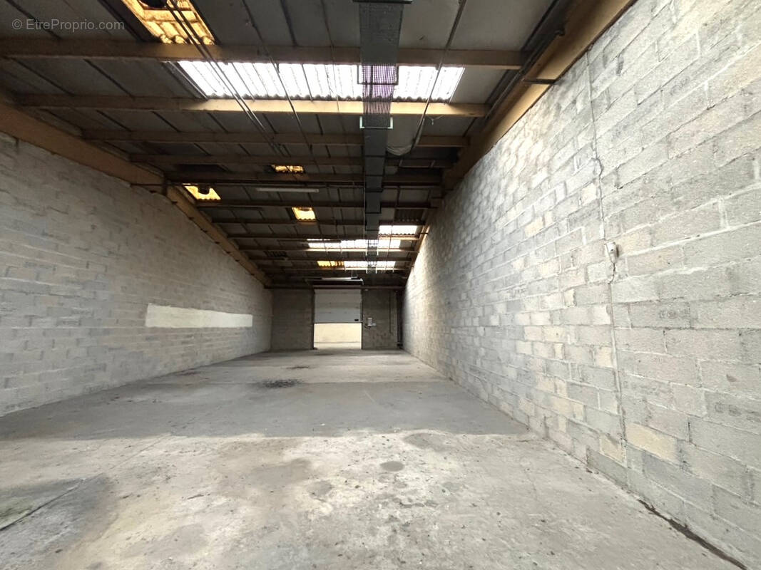 Commerce à NEUILLY-EN-THELLE