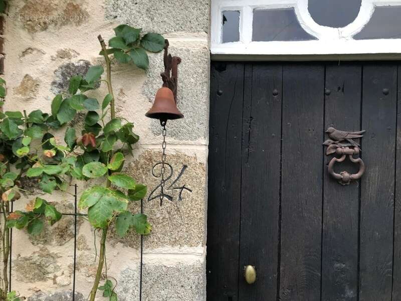Dpt Creuse (23), à vendre  à Fleurat  maison de 4 pièces de 78 m2 - Grange attenante et terrain de 1289 m2 - photo 2