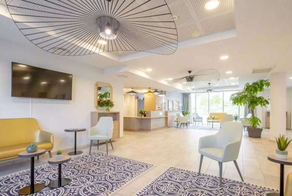 INVESTISSEMENT LOCATIF  La Seyne-sur-Mer  Résidence Seniors Stella Port Provence  6.91% de rentabilité - photo 8