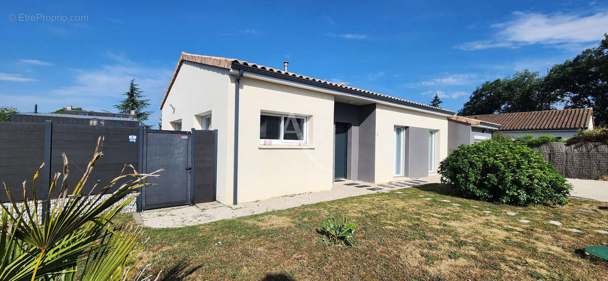 Iteuil - plain pied - contemporaine - 4 chambres - jardin - photo 3