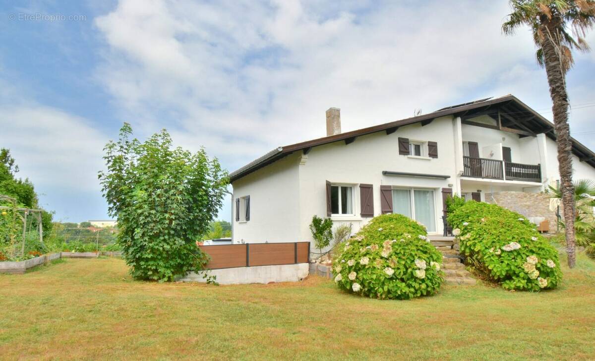 Maison 204 m² à Arcangues  - photo 2