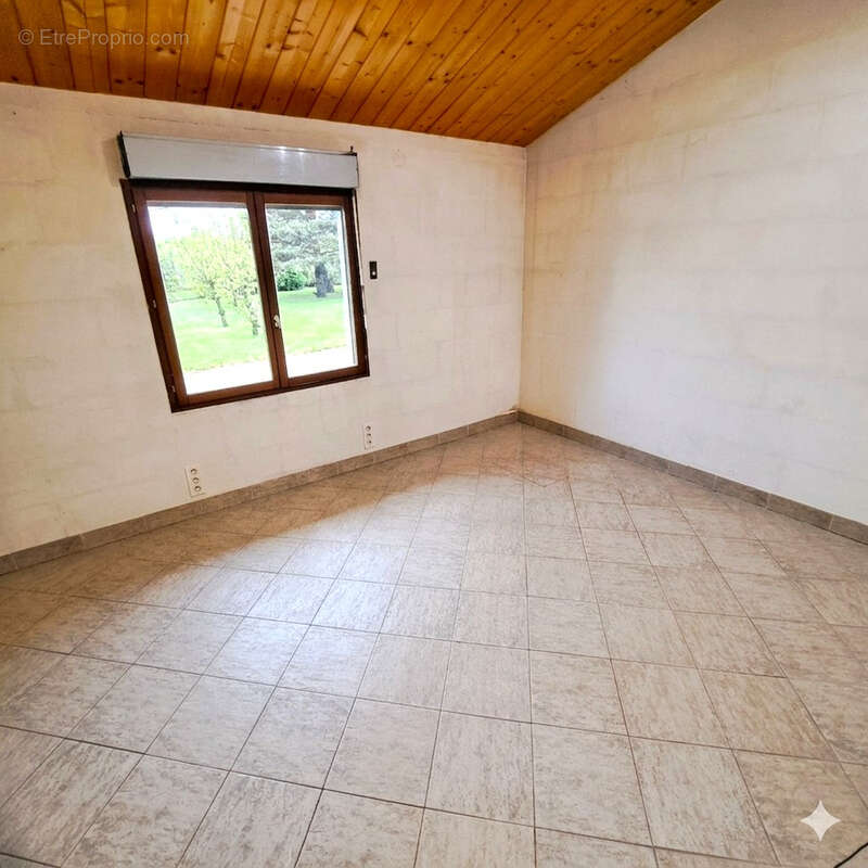 Maison à ORLIENAS