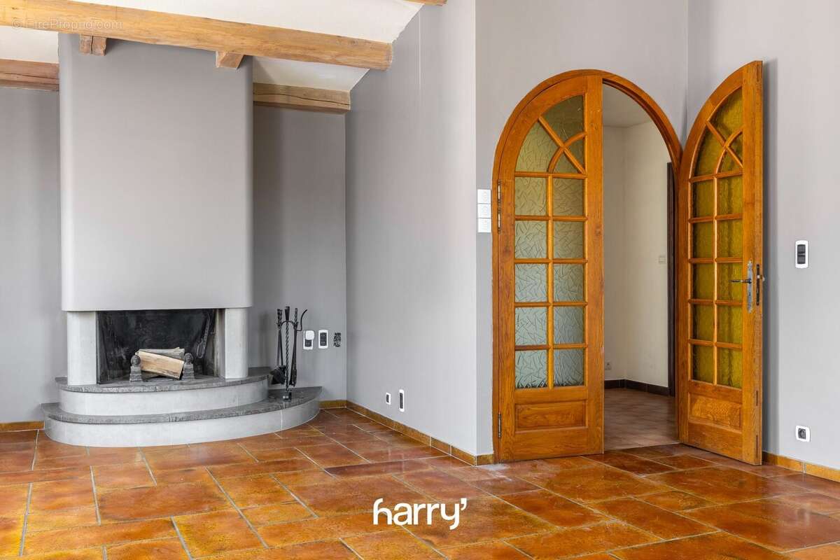 Maison 260 m² à Chaffois  - photo 2
