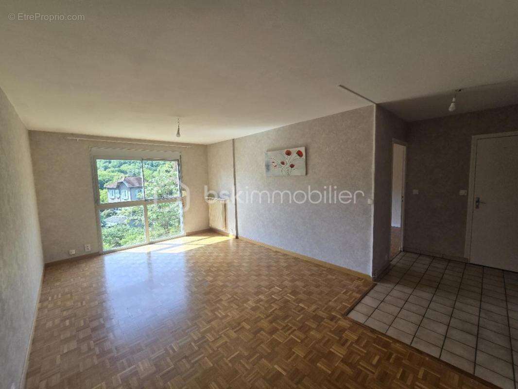  T2 lumineux avec balcon, vue imprenable sur un parc arboré – Résidence prisée Les Archers à Vizille - photo 2