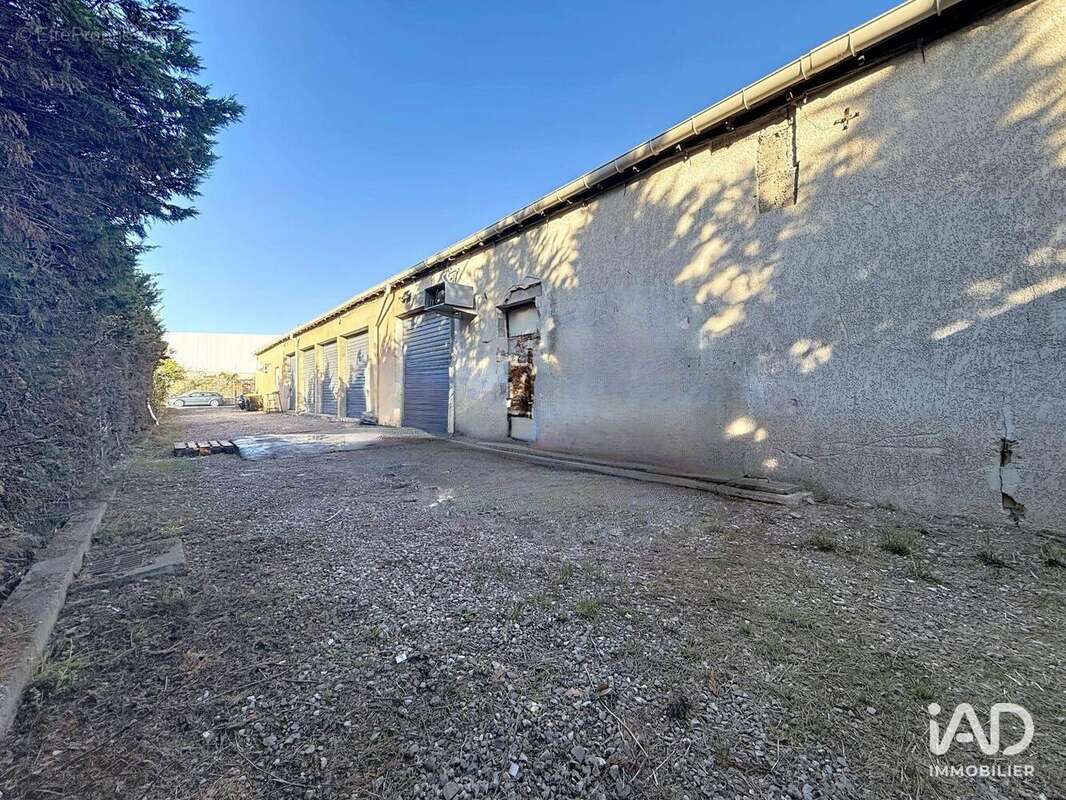Commerce 850 m² à Villeneuve-Les-Beziers  - photo 5