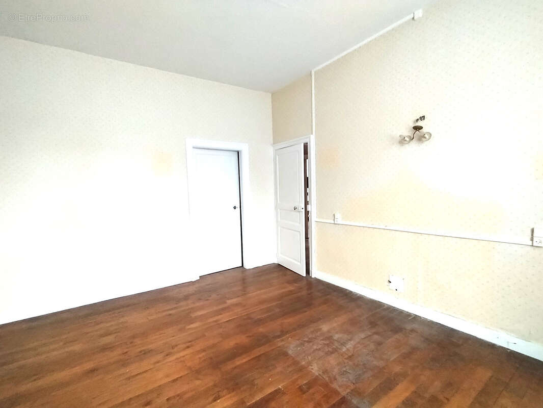 Maison à LOUVIGNE-DU-DESERT