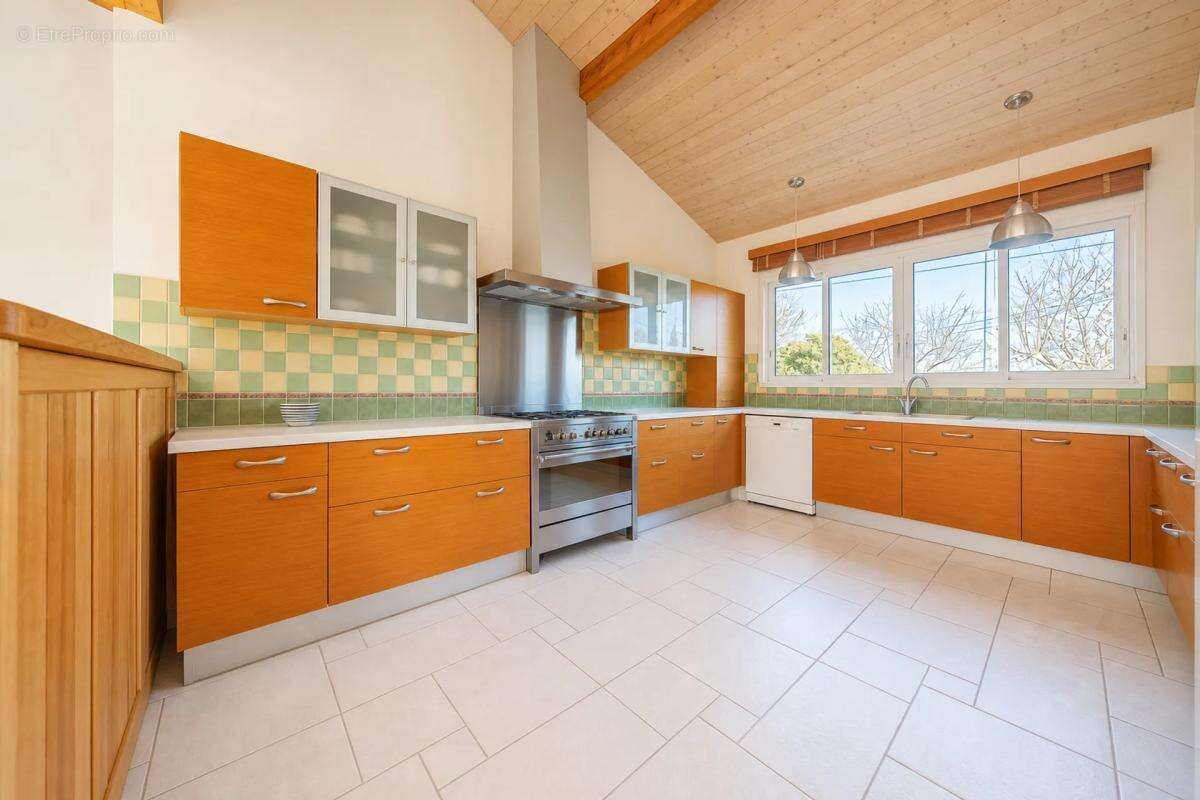 Maison lumineuse de 196 m² à Cubzac-les-Ponts - photo 13