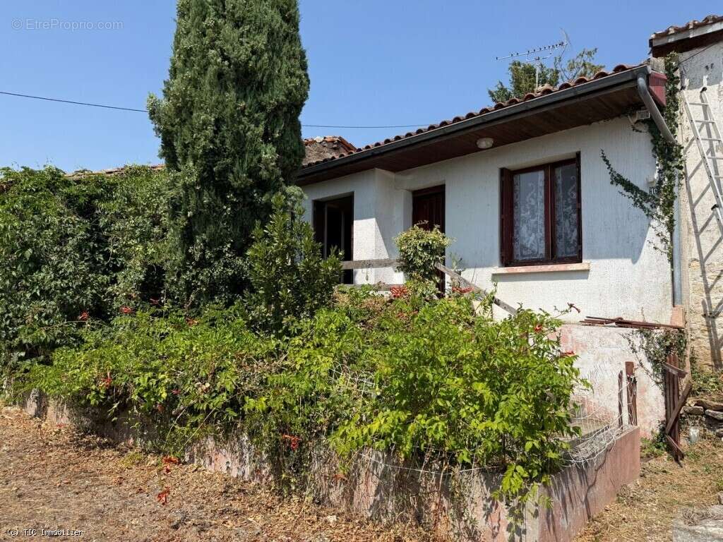 Maison à AUNAC