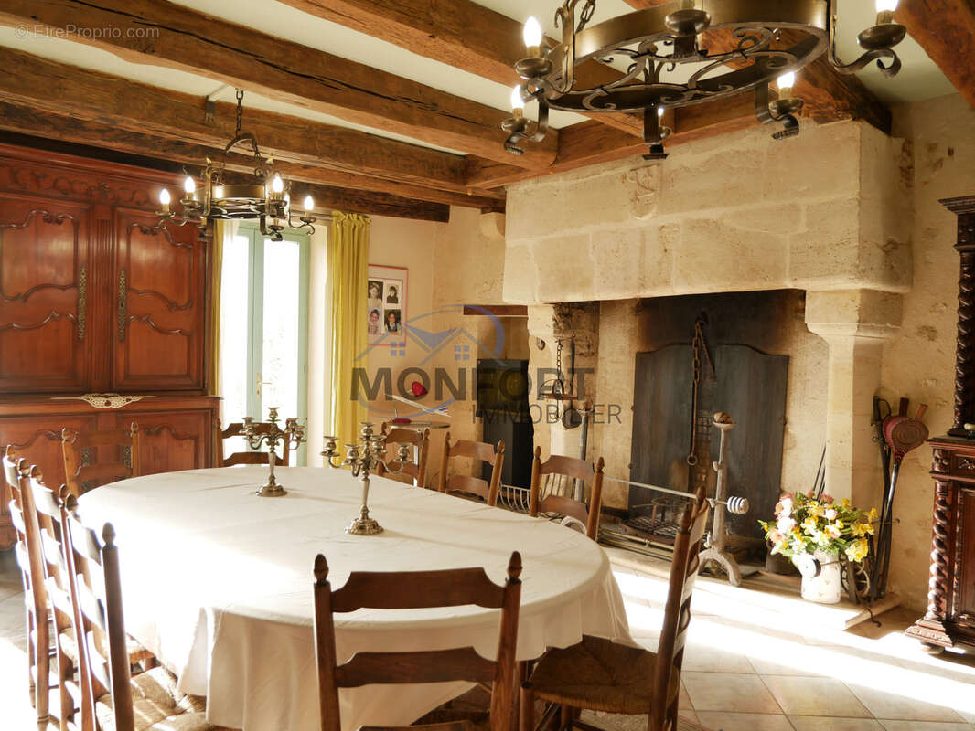 Authentique maison de caractère avec dépendances, cour en pierre et vue sur les vignobles de Saint-Émilion - photo 4