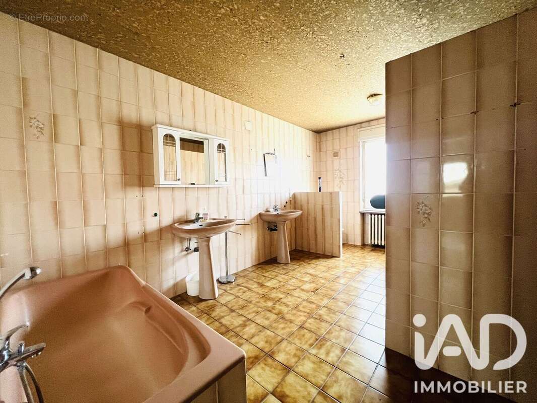 Appartement 250 m² à Hundling  - photo 9