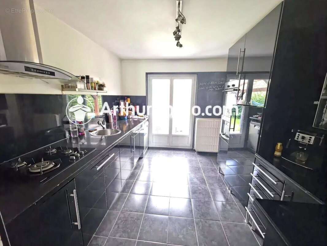 Maison à SAVIGNY-LE-TEMPLE