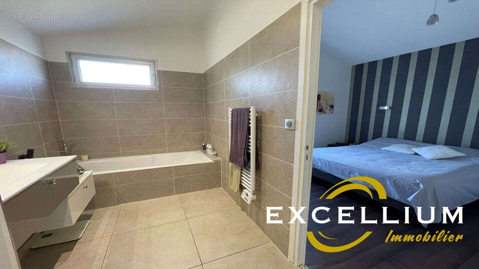 Maison à FONTAINES-SAINT-MARTIN