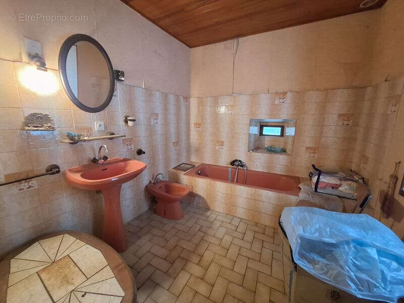 Maison à LAVAL-DE-CERE