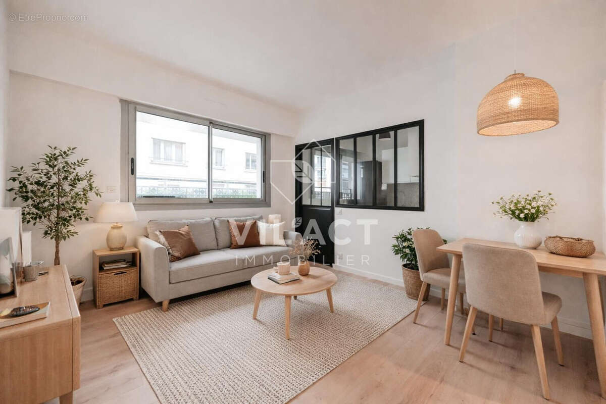 Appartement à PARIS-15E