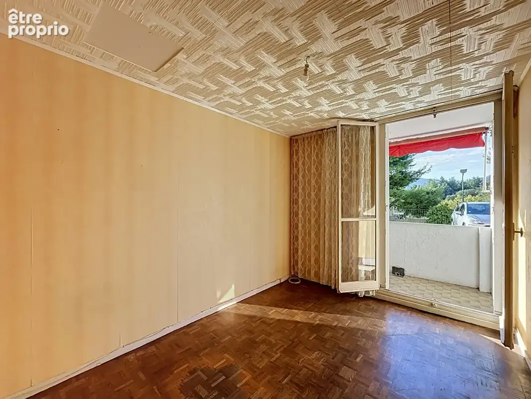 Marseille 11e - T4 traversant de 72 m² avec place de parking - photo 3