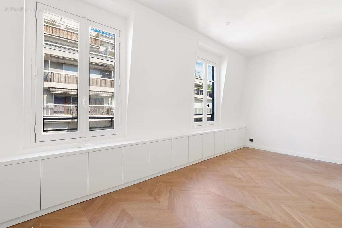 Appartement à PARIS-16E