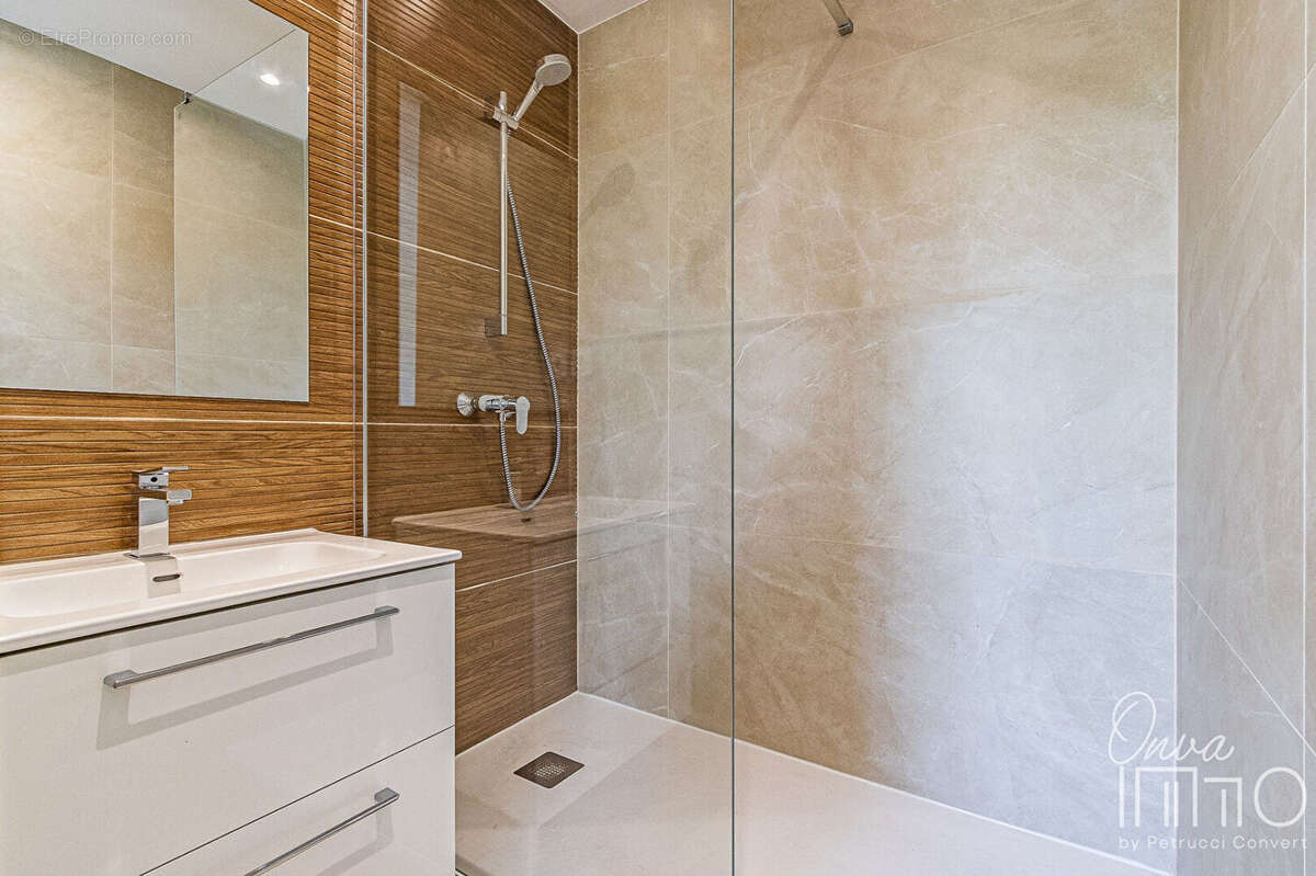 Reconnaissance Balzac / Montchat -  Lumineux T6 de 140m² avec vue dégagée - photo 11