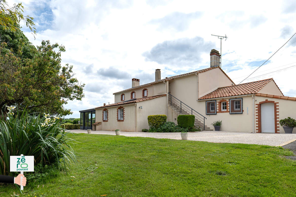 Maison à MOUTIERS-LES-MAUXFAITS