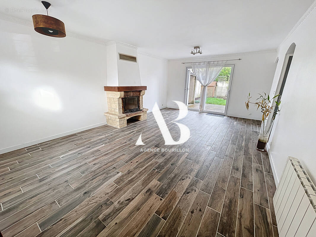 Maison à VERNEUIL-L'ETANG