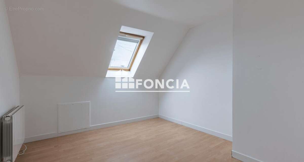 Maison à LE THILLAY