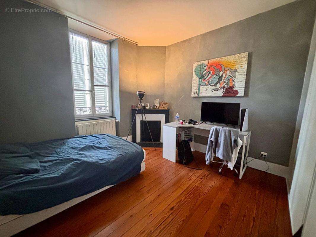 Maison de ville de 146 m² avec piscine, dépendance et stationnement à proximité - photo 11
