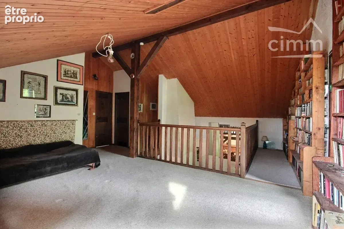 À vendre – Maison de caractère avec piscine, terrain de 2 090 m² et nombreuses dépendances à Saint-Vincent-de-Mercuze - photo 12