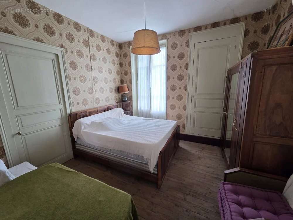 Maison à SAINT-MARTIN-DE-LA-CLUZE