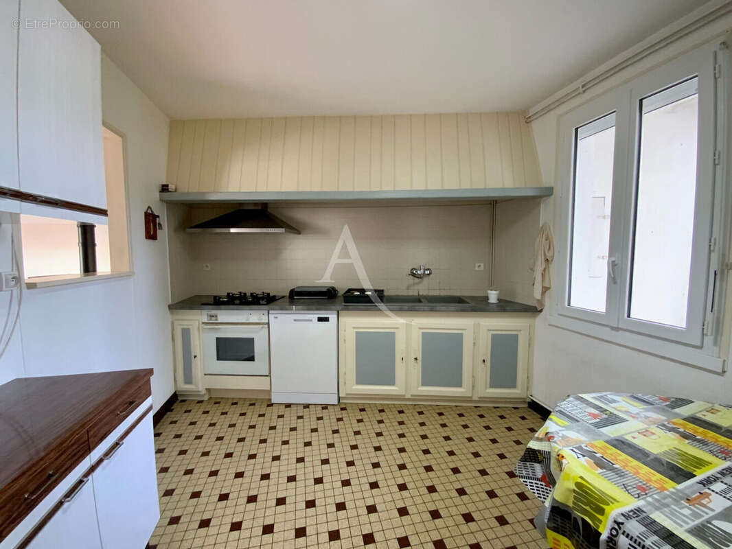 Maison à SAINT-GENIS-DE-SAINTONGE