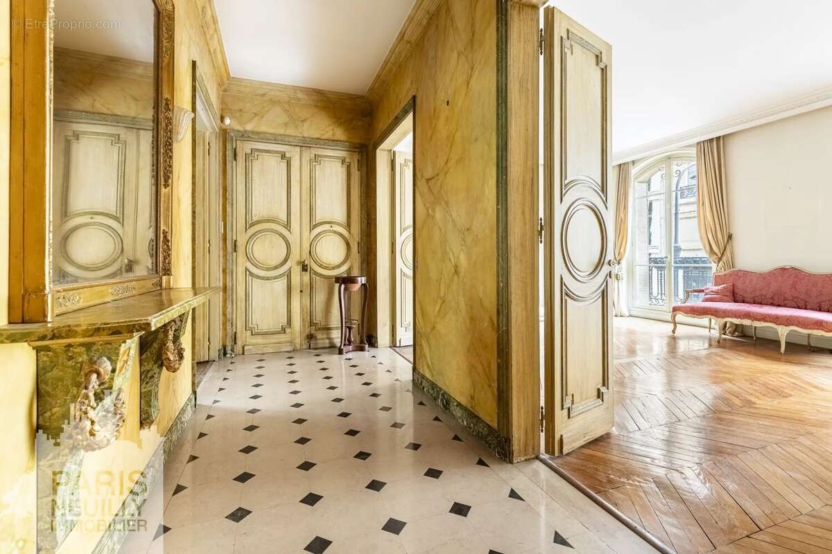 Appartement à PARIS-16E