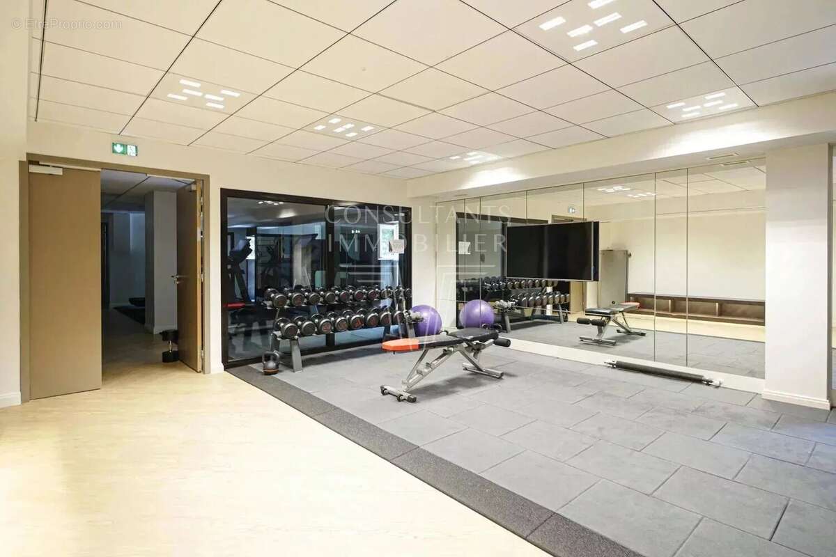 Appartement à PARIS-16E