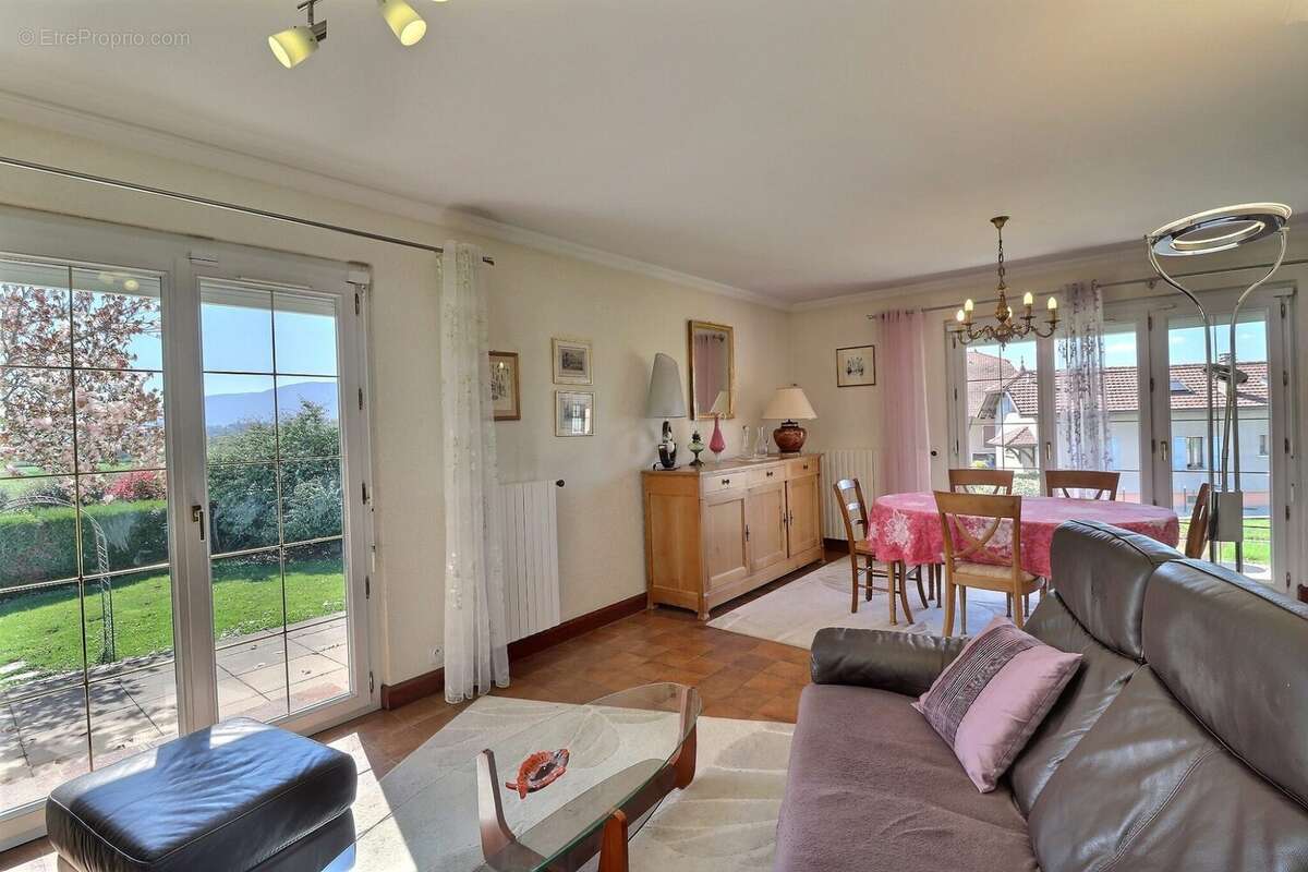 Maison à CRANVES-SALES