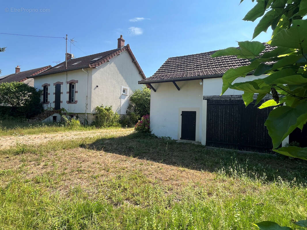 SIMANDRE Proche commerces: villa et dépendances - photo 3