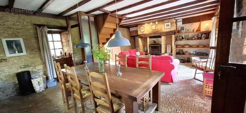 Maison à LA CHAPELLE-AUBAREIL