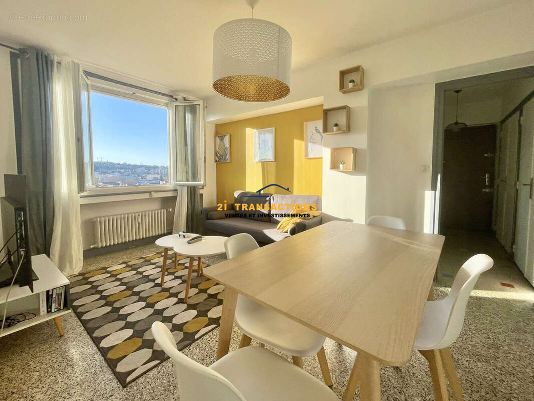 Appartement à SAINT-ETIENNE