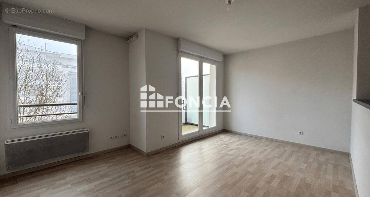 Appartement à AVRILLE