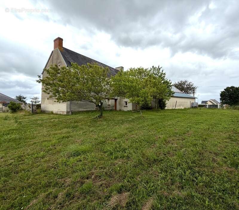 Maison en pierre de 111 m² avec garage, dépendance et terrain de 1 374 m² – Fort potentiel MOON SUR ELLE (50) - photo 4