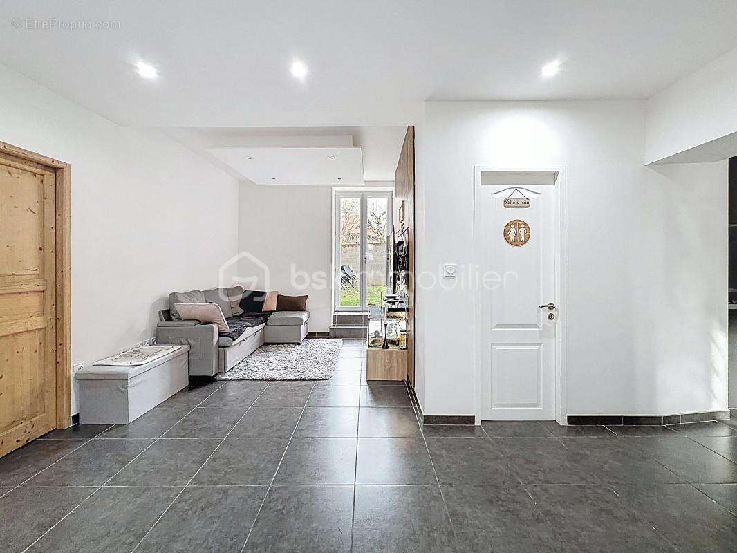 Appartement 82 m2 en rez de jardin - photo 6