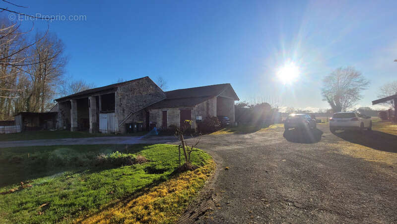 Maison à MAUZE-SUR-LE-MIGNON