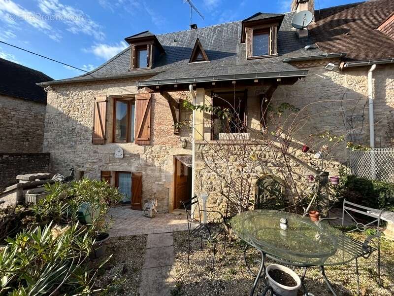 Maison à CHERVEIX-CUBAS