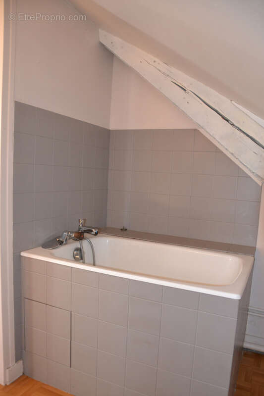 Agréable T2 de 45 m2 (30 m2 Carrez) avec de belles vues et bien situé en centre-ville - photo 13
