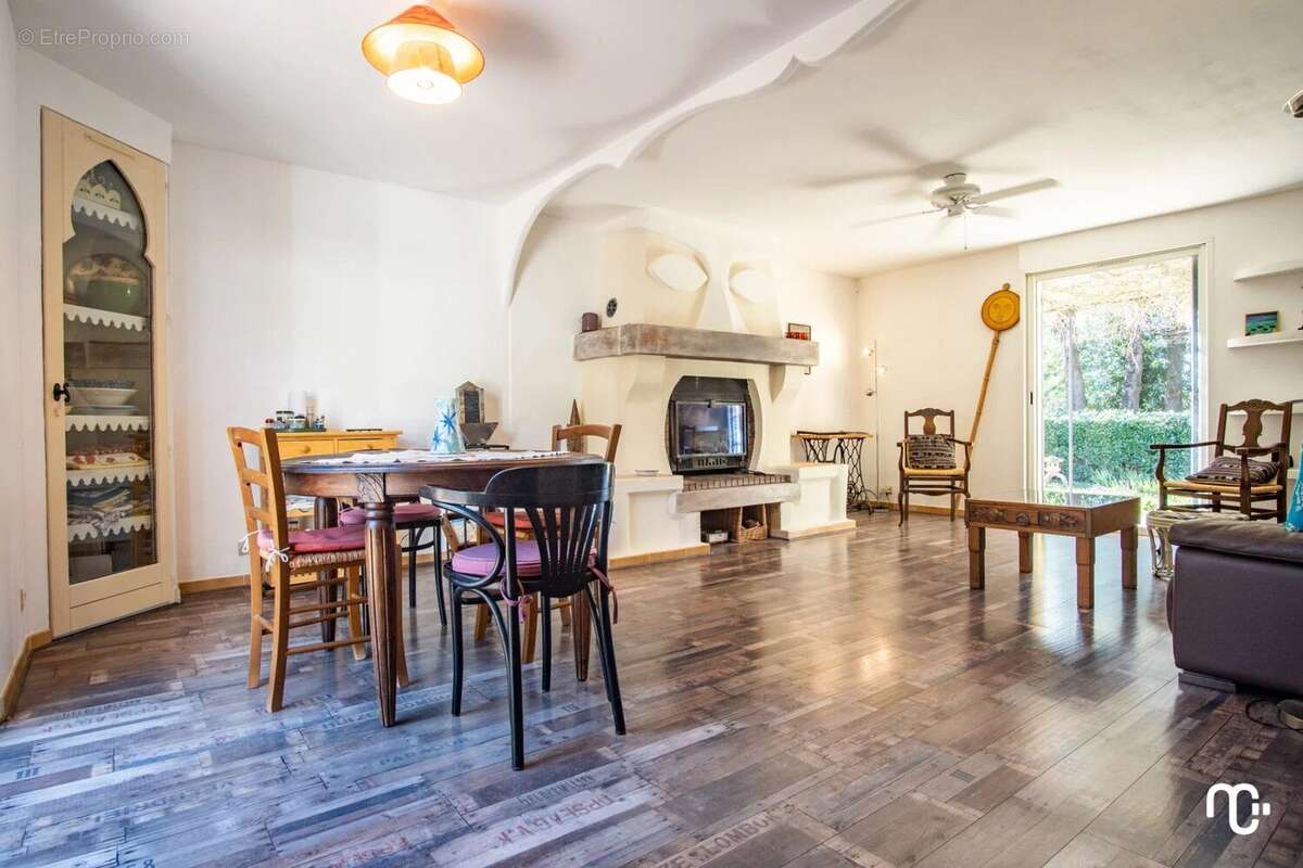 Maison à POURRIERES