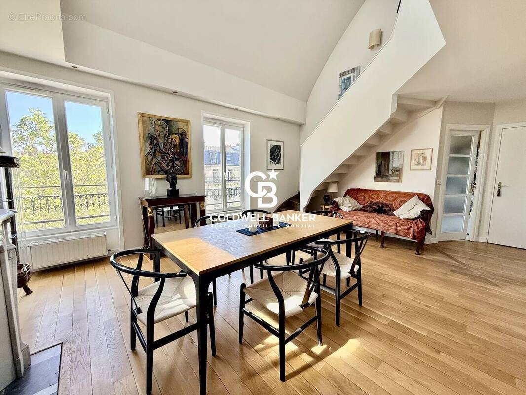 Appartement à PARIS-17E
