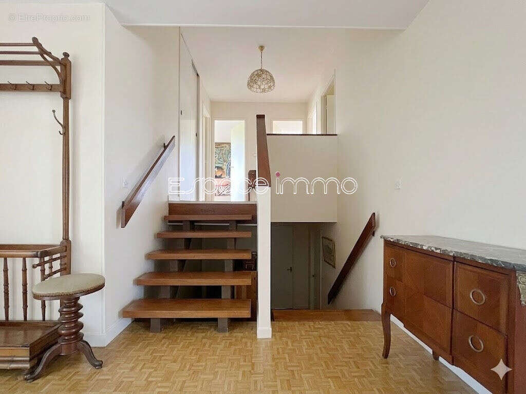 Maison à MONT-SAINT-AIGNAN