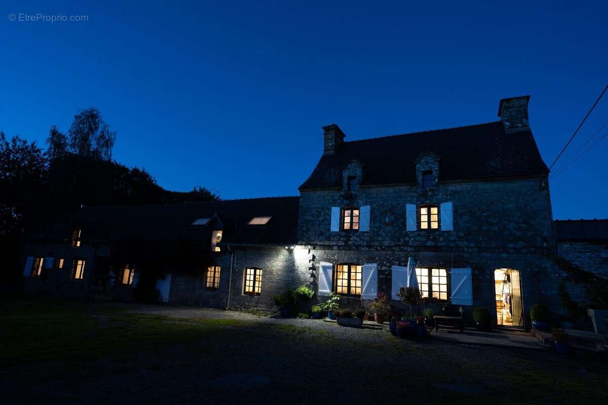 Propriété de caractère en Bretagne avec grand gîte, piscine et 1,6 hectare  résidence principale et potentiel de revenus près d - photo 31